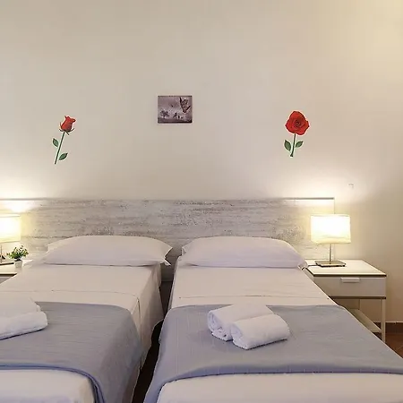 Mia Palace Oda ve Kahvaltı 3*